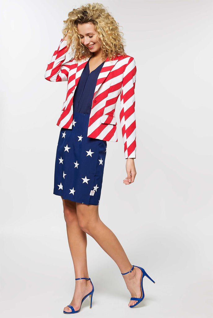 Dames patriottische Amerikaanse vlaggenpak gedragen door de vrouw