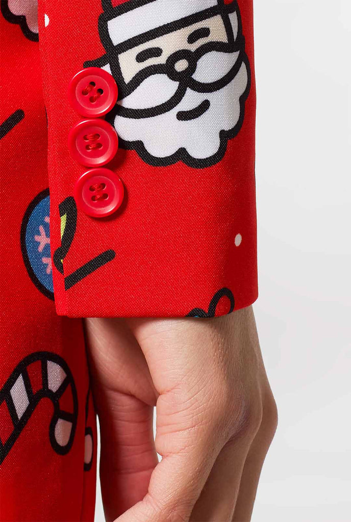 Vrouw die een rood kerstpak draagt, close -up