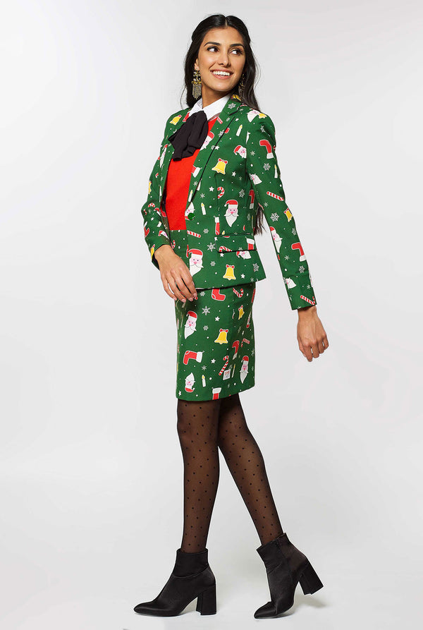 Vrouw met een groen pak met kerstpictogrammen